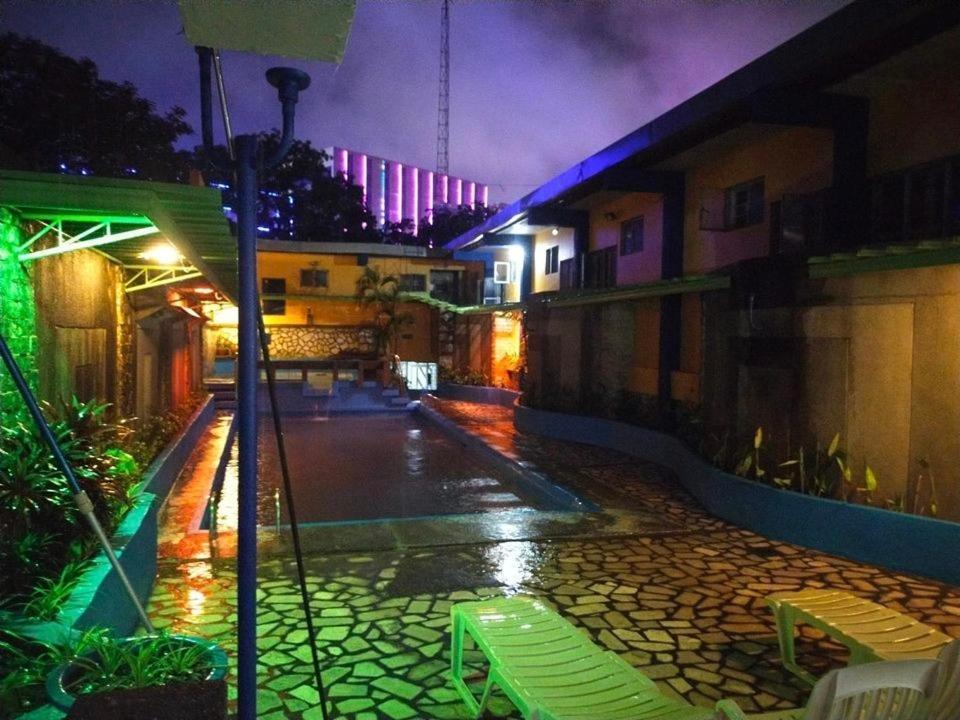 2 Hotel Saleh Angeles Eksteriør billede