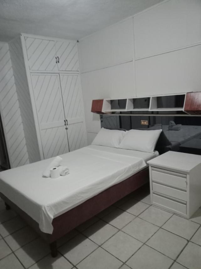 2 Hotel Saleh Angeles Eksteriør billede